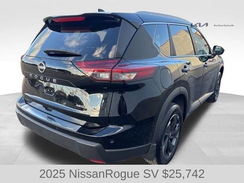 Used 2025 Nissan Rogue SV w/ SV Premium Package image 8