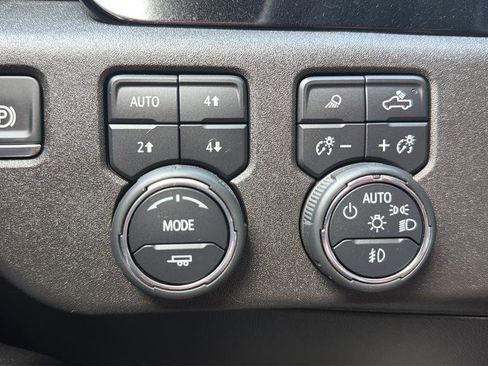 Used 2024 Chevrolet Silverado 1500 LTZ AWD/4WD image 25