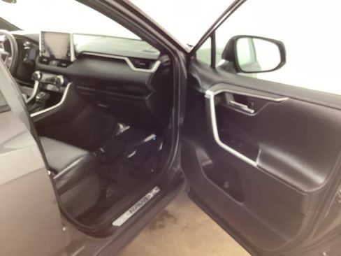 Used 2022 Toyota RAV4 XSE w/ XSE Grade Weather Package AWD/4WD image 18