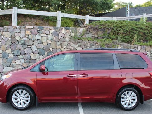 Used 2015 Toyota Sienna XLE Premium image 6