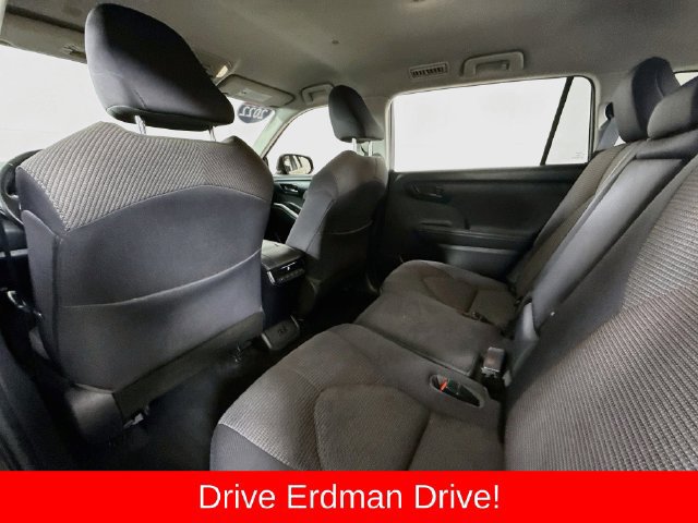 Used 2022 Toyota Highlander LE FWD image 10