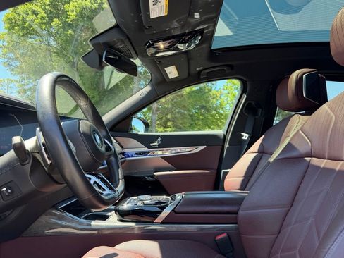 Used 2023 BMW 740i w/ Executive Package RWD image 10