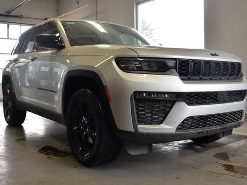 New 2026 Jeep Grand Cherokee Limited w/ Limited Altitude Package AWD/4WD image 9