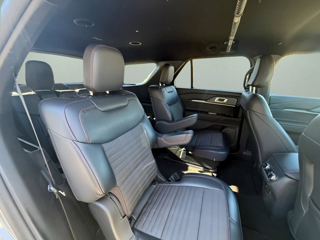 Used 2025 Ford Explorer ST-Line AWD/4WD image 24