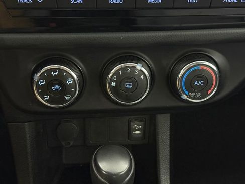 Used 2015 Toyota Corolla L FWD image 17