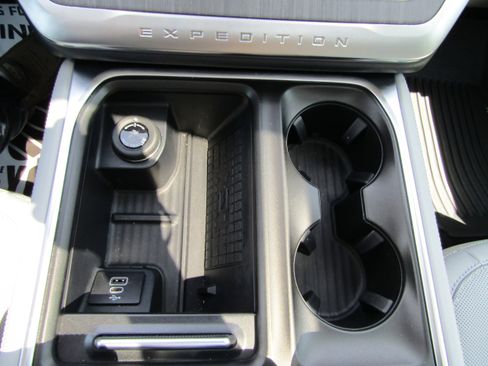 Used 2025 Ford Expedition Platinum w/ Platinum Ultimate Package AWD/4WD image 26