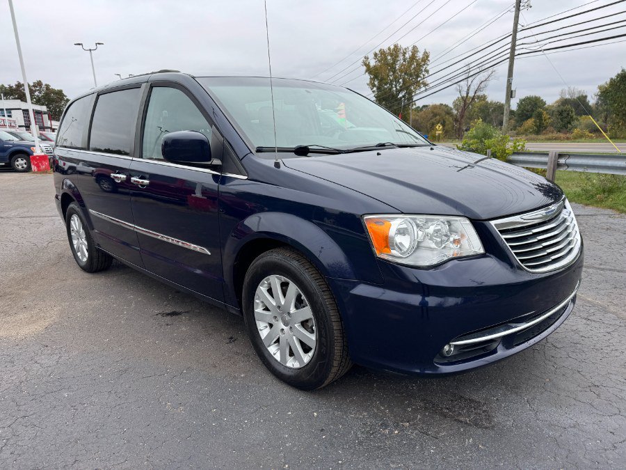 Used 2015 Chrysler Town & Country Touring w/ Driver Convenience Group FWD image 7