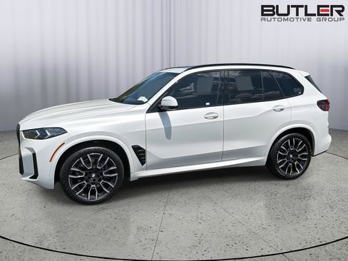 Used 2025 BMW X5 xDrive40i w/ M Sport Package AWD/4WD image 3