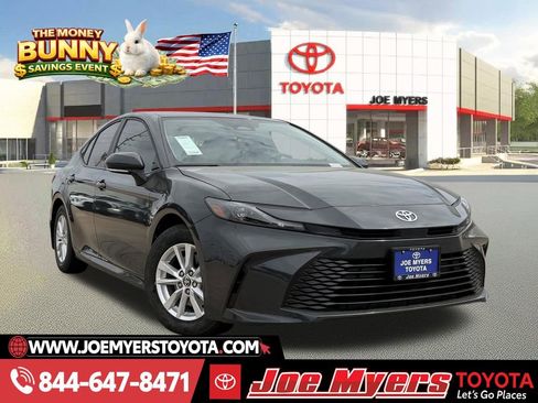 Certified 2025 Toyota Camry LE image 1