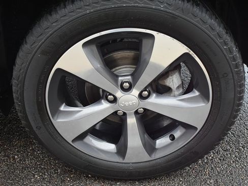 Used 2019 Jeep Cherokee Limited image 48