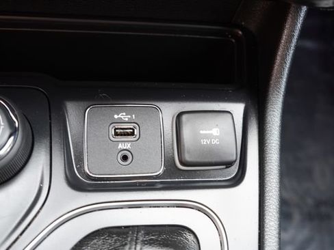 Used 2019 Jeep Cherokee High Altitude AWD/4WD image 31