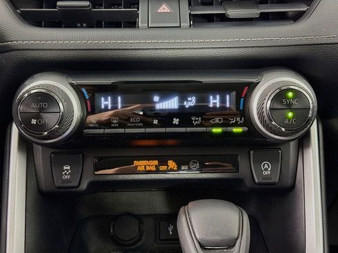 Used 2020 Toyota RAV4 XLE w/ Carpet Mat Package FWD image 15