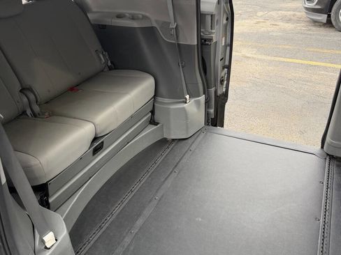 Used 2017 Toyota Sienna XLE image 13