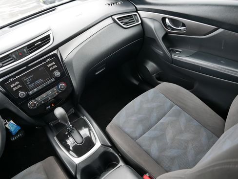 Used 2016 Nissan Rogue S image 11