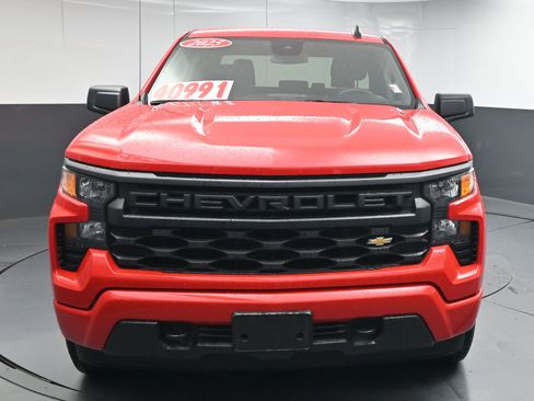 Used 2025 Chevrolet Silverado 1500 Custom image 2