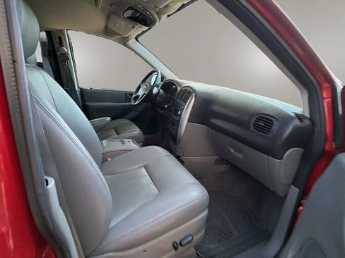 Used 2005 Chrysler Town & Country Touring w/ Luxury Group image 18