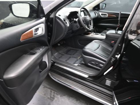 Used 2017 Nissan Pathfinder Platinum w/ Midnight Edition Package FWD image 12