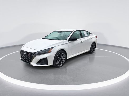 Used 2023 Nissan Altima 2.5 SR image 4