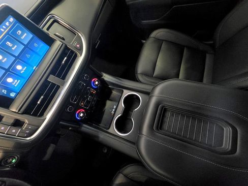 Used 2022 Chevrolet Suburban LT AWD/4WD image 37