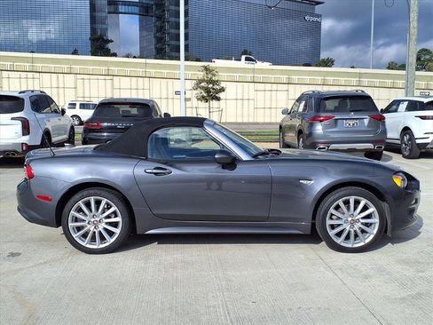 Used 2017 FIAT 124 Spider Lusso image 5