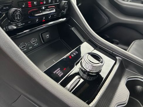 New 2025 Jeep Grand Cherokee Limited w/ Luxury Tech Group II AWD/4WD image 25