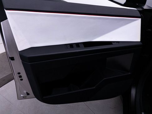 Used 2024 Tesla Cybertruck AWD Crew Cab image 18