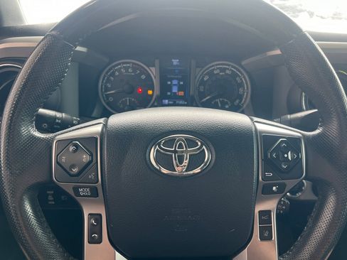 Used 2018 Toyota Tacoma Limited image 19