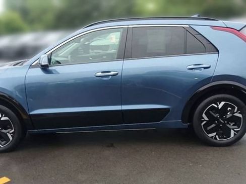Certified 2024 Kia Niro Wave w/ Wave Preserve Package FWD image 10