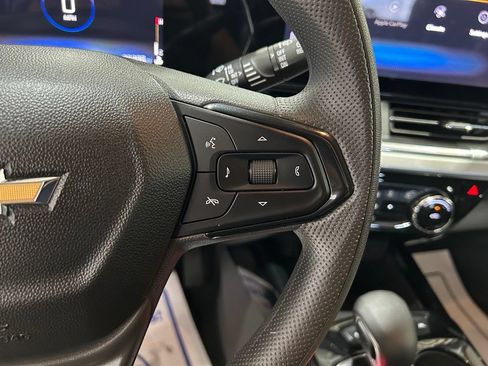 Used 2025 Chevrolet Trax LT FWD image 21