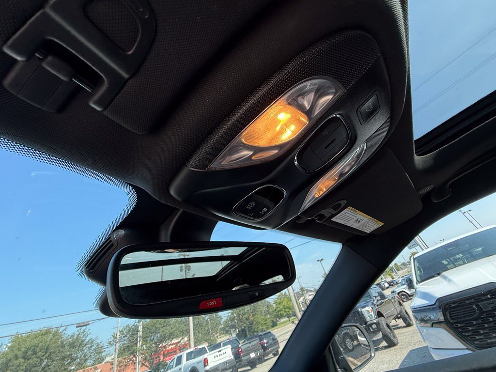 Used 2025 Jeep Compass Latitude w/ Sun & Sound Group AWD/4WD image 23