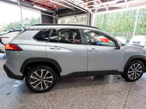 Used 2024 Toyota Corolla Cross XLE FWD image 4
