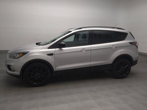 Used 2017 Ford Escape SE w/ Equipment Group 201A FWD image 2
