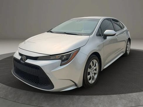 Used 2020 Toyota Corolla LE FWD image 3