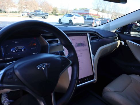 Used 2017 Tesla Model S 90D image 17