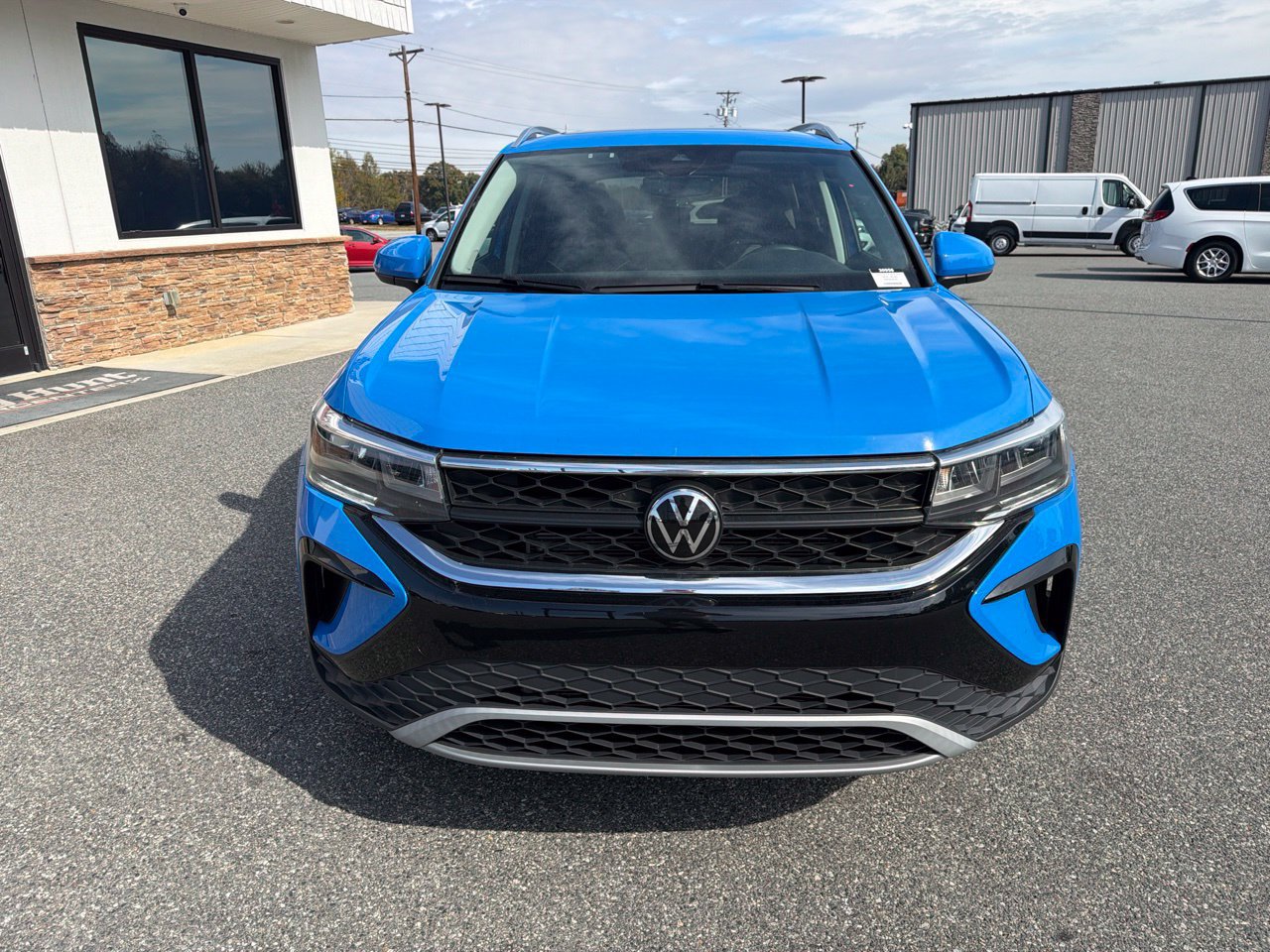 Used 2023 Volkswagen Taos SE w/ Panoramic Sunroof Package AWD/4WD image 12
