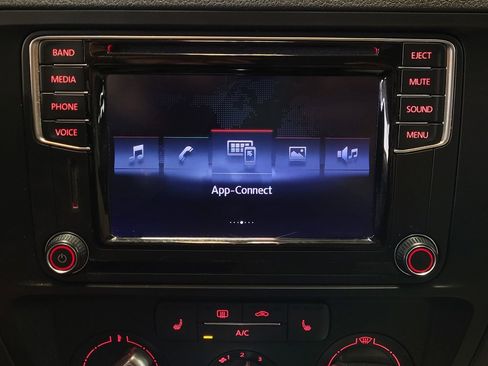 Used 2017 Volkswagen Jetta SE FWD image 25