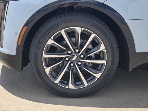 New 2025 Cadillac Lyriq Sport image 8