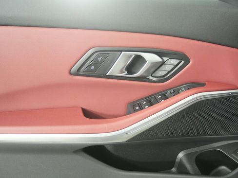 Certified 2025 BMW 330i Sedan image 9