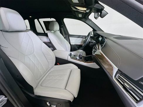 Used 2023 BMW X5 xDrive40i w/ Executive Package image 12