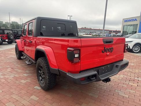 Used 2024 Jeep Gladiator Sport AWD/4WD image 7