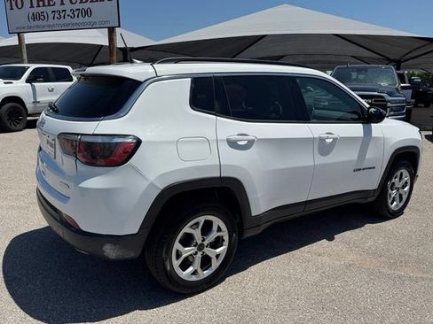 Used 2025 Jeep Compass Latitude w/ Sun & Sound Group AWD/4WD image 6