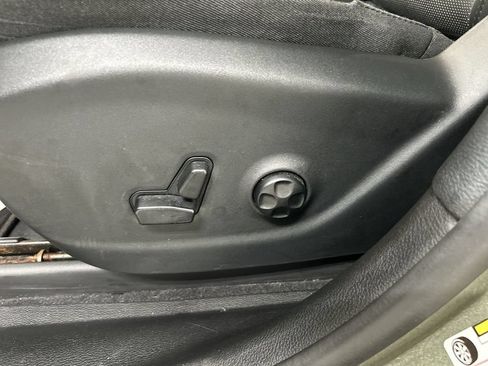 Used 2019 Jeep Cherokee Limited AWD/4WD image 10