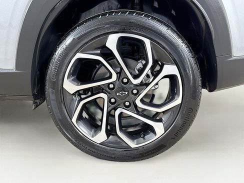 Used 2024 Chevrolet Trax RS w/ Sunroof Package FWD image 32