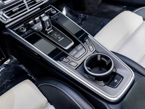 Used 2022 Porsche 911 Turbo image 44