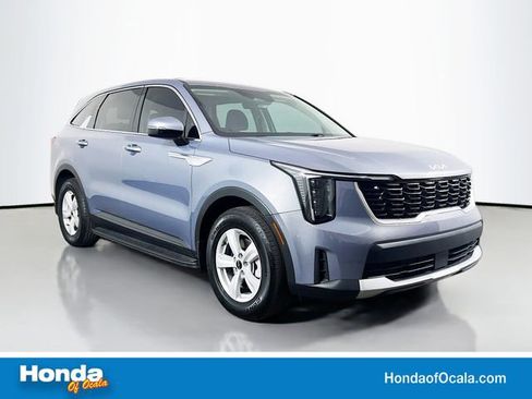 Used 2025 Kia Sorento LX image 1