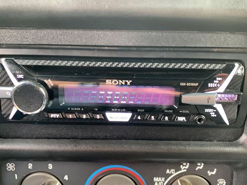 Used 2001 Chevrolet S10 Pickup 4x4 Extended Cab w/ Preferred Equipment Group image 8