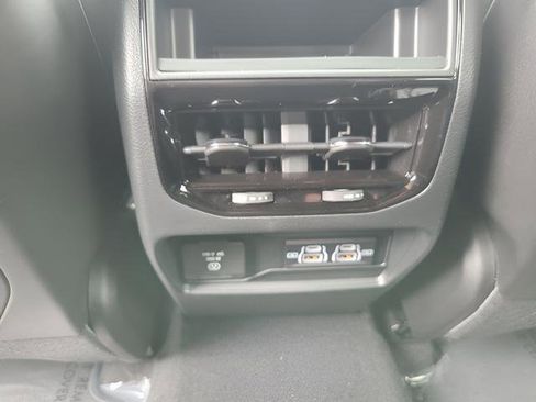 New 2025 Jeep Grand Cherokee Altitude image 19