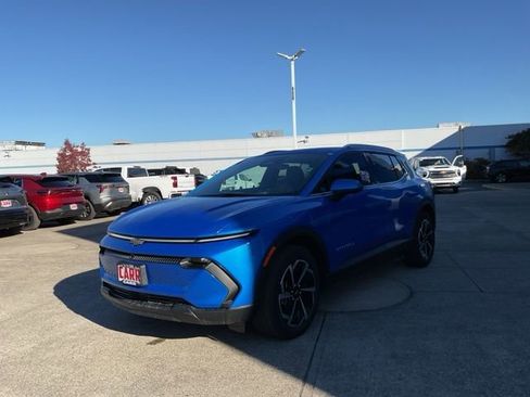 New 2026 Chevrolet Equinox EV LT image 3