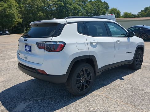 New 2026 Jeep Compass Latitude AWD/4WD image 3