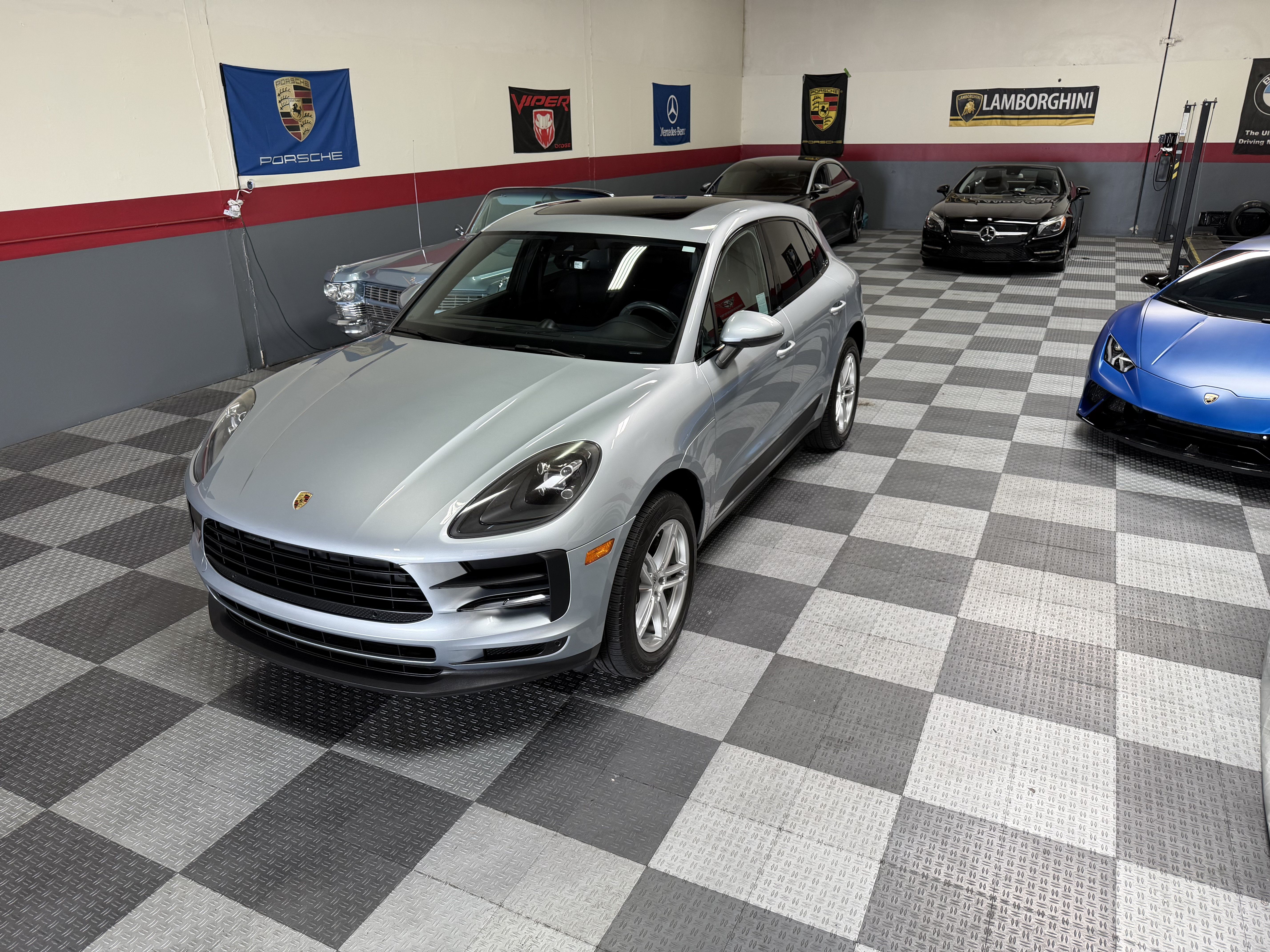 Used 2020 Porsche Macan AWD/4WD image 37